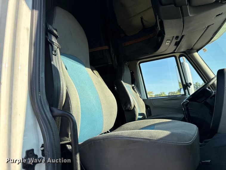 image for item EH7476 2016 International ProStar Plus semi truck