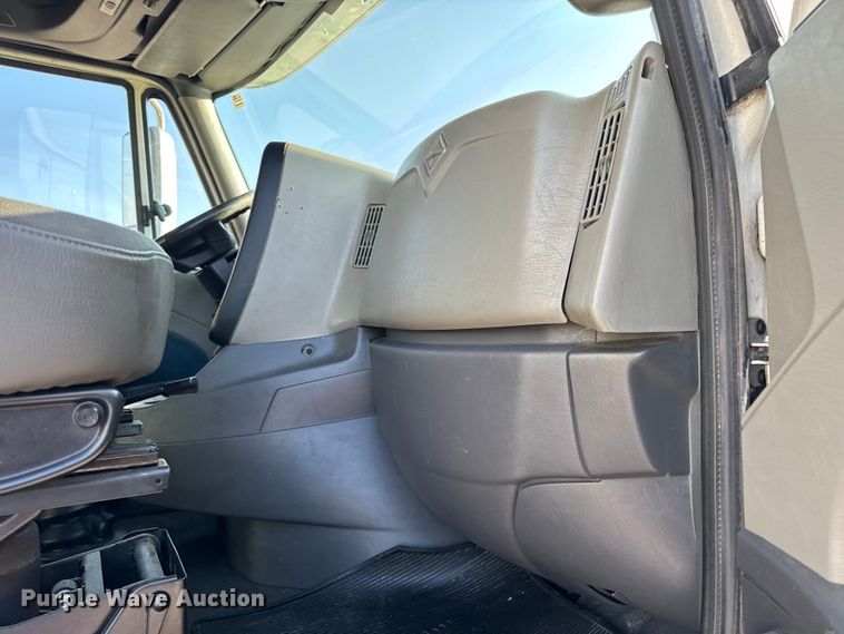 image for item EH7476 2016 International ProStar Plus semi truck