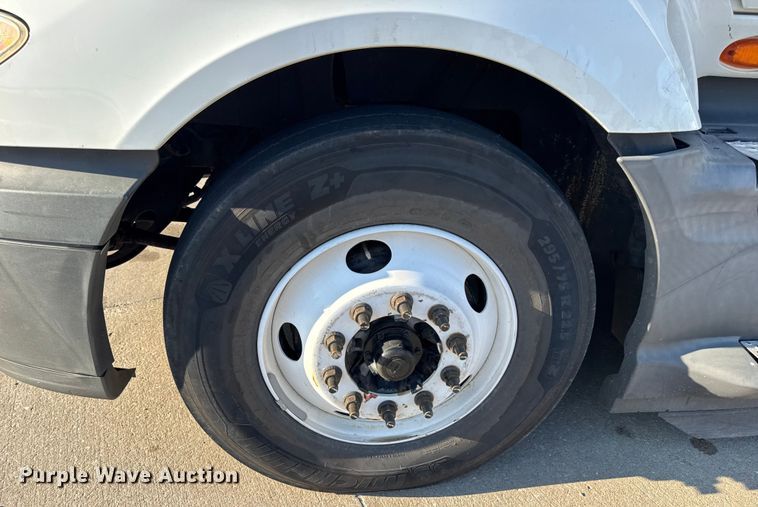 image for item EH7476 2016 International ProStar Plus semi truck