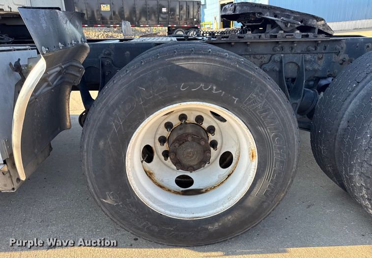 image for item EH7476 2016 International ProStar Plus semi truck