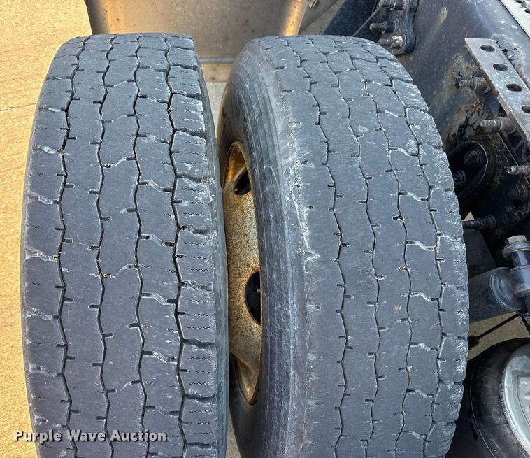 image for item EH7476 2016 International ProStar Plus semi truck