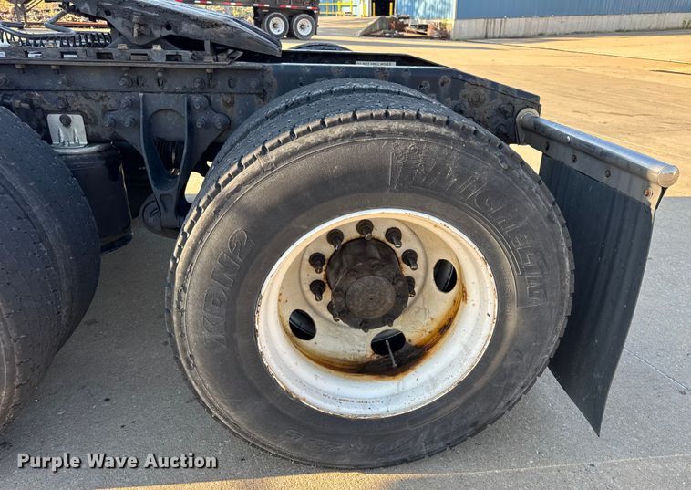 image for item EH7476 2016 International ProStar Plus semi truck