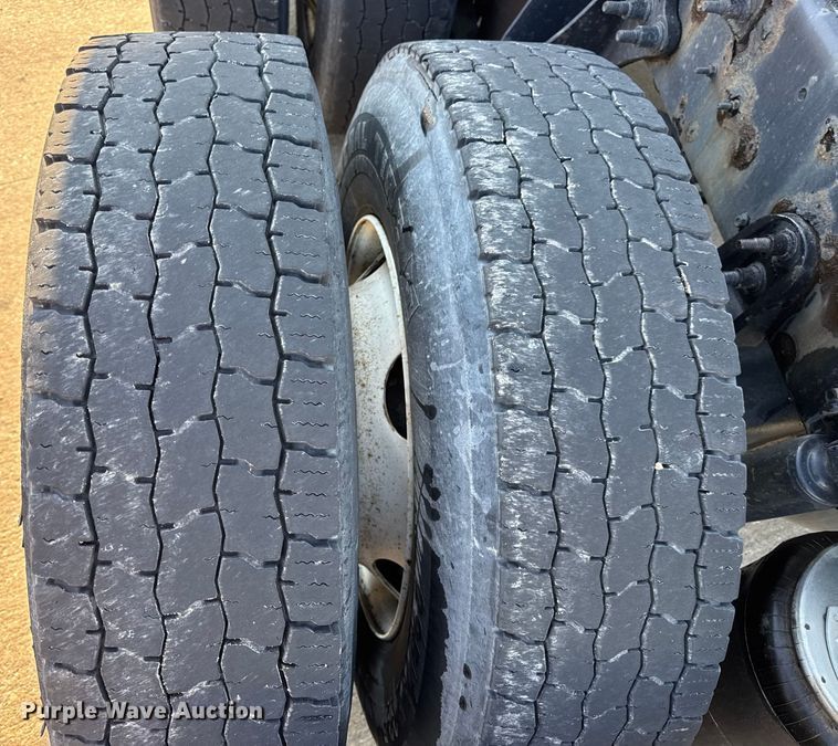 image for item EH7476 2016 International ProStar Plus semi truck