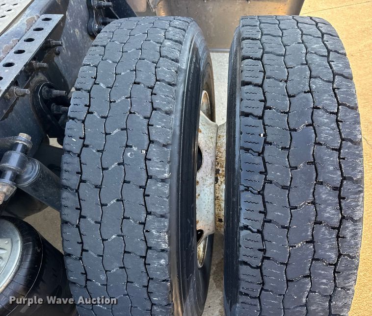 image for item EH7476 2016 International ProStar Plus semi truck