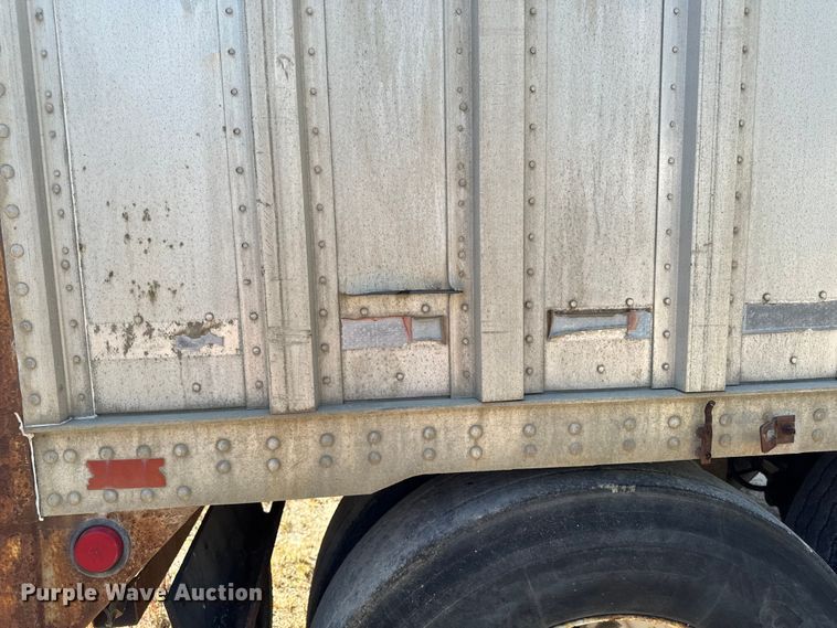 image for item EM2359 1992 Trailmobile grain trailer