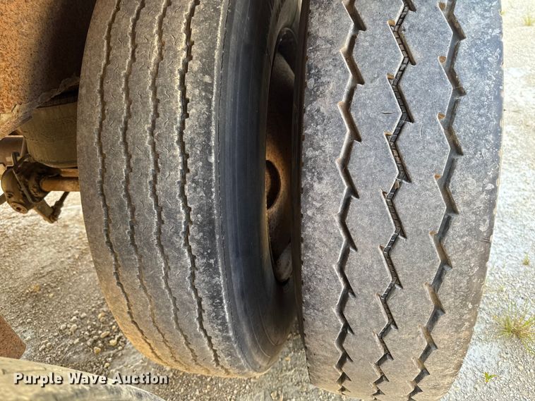 image for item EM2359 1992 Trailmobile grain trailer