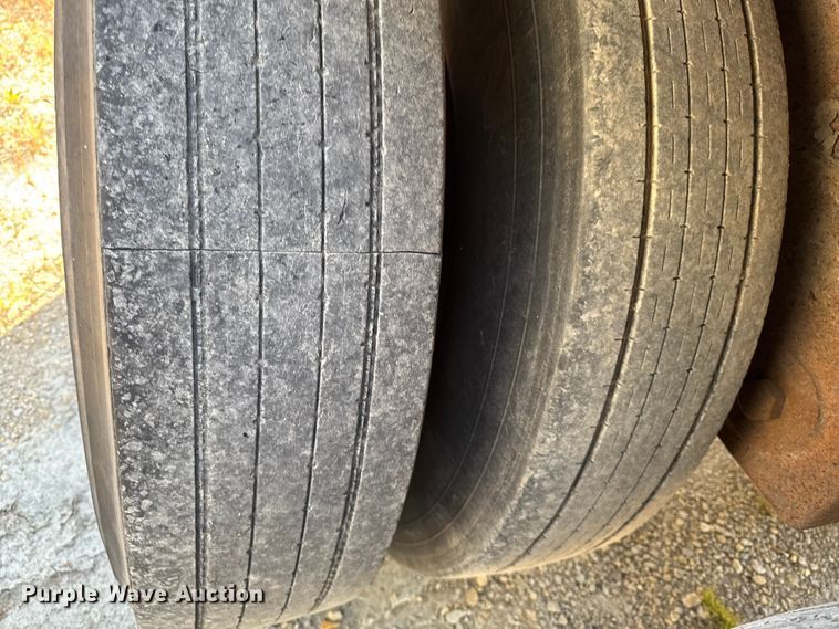 image for item EM2359 1992 Trailmobile grain trailer