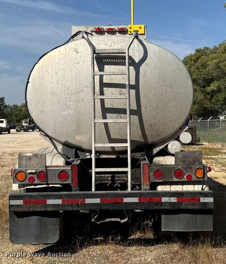 image for item EM2360 1985 Polar CT87511 tank trailer