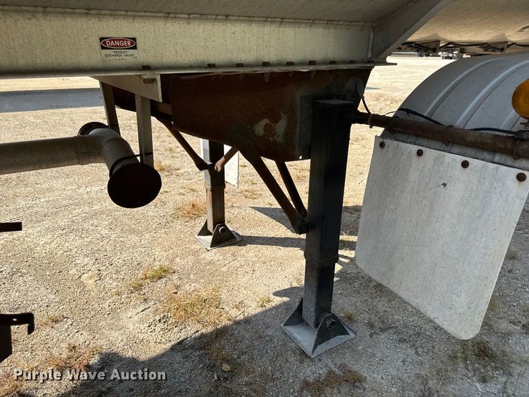 image for item EM2360 1985 Polar CT87511 tank trailer