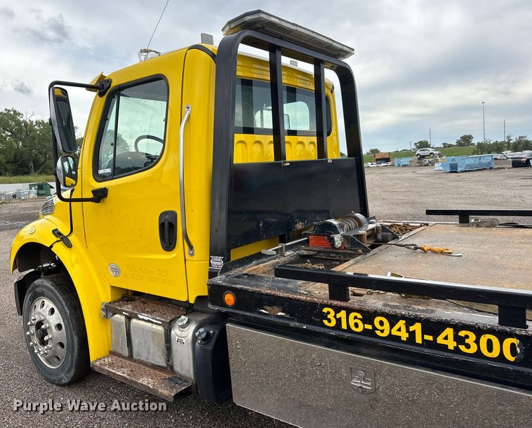 image for item EM8171 2018 Freightliner Business Class M2 rollback truck