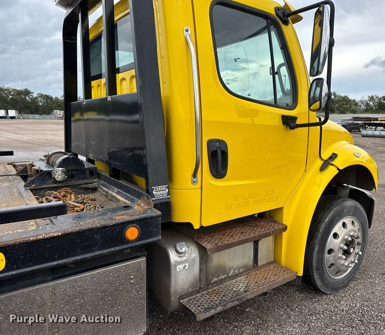 image for item EM8171 2018 Freightliner Business Class M2 rollback truck