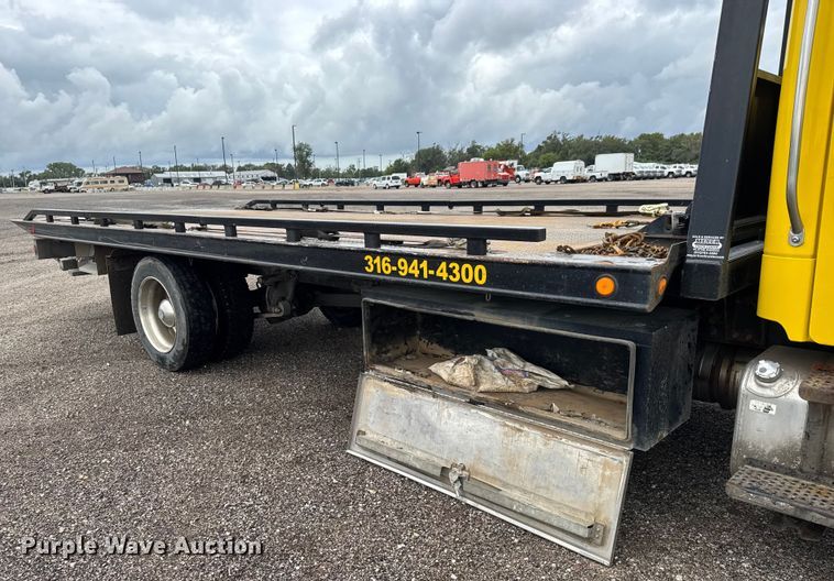 image for item EM8171 2018 Freightliner Business Class M2 rollback truck