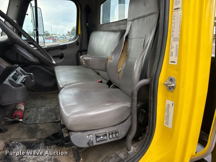 image for item EM8171 2018 Freightliner Business Class M2 rollback truck