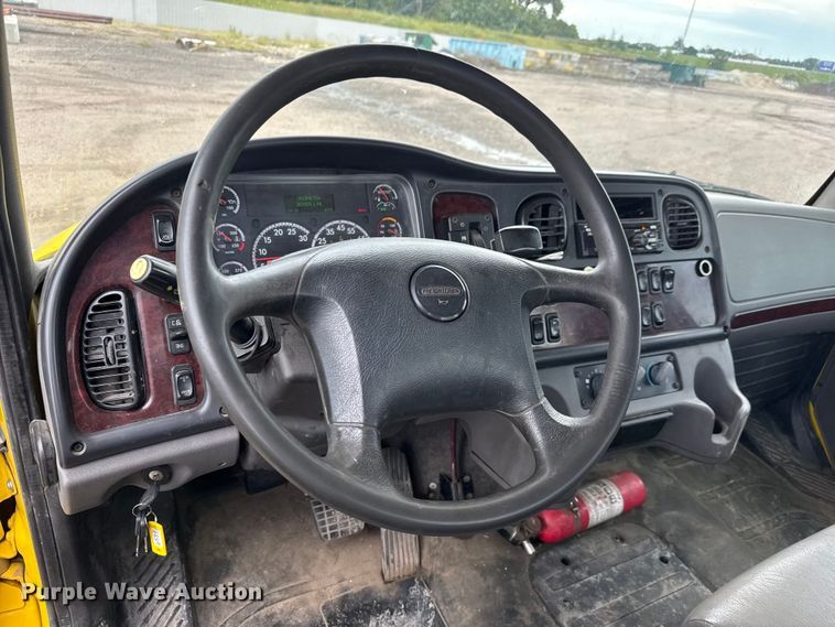 image for item EM8171 2018 Freightliner Business Class M2 rollback truck