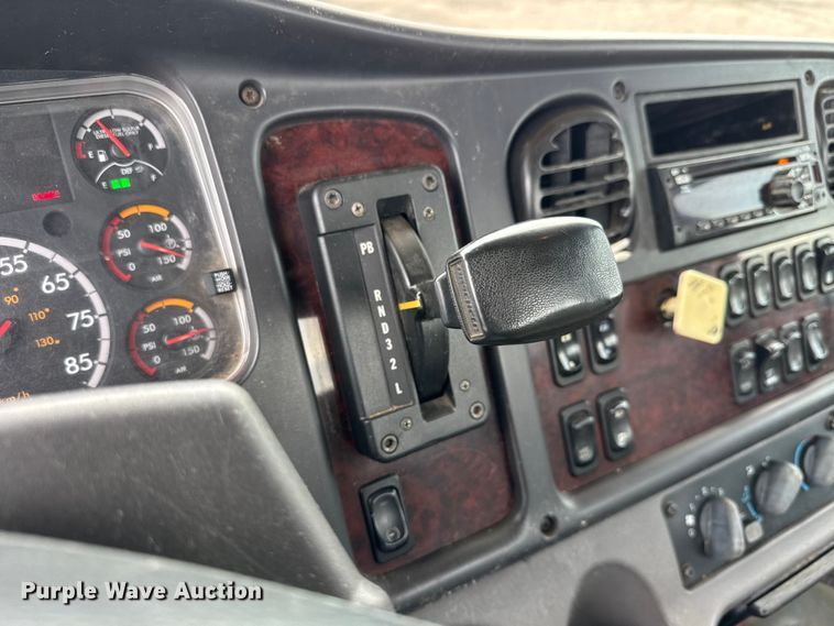 image for item EM8171 2018 Freightliner Business Class M2 rollback truck