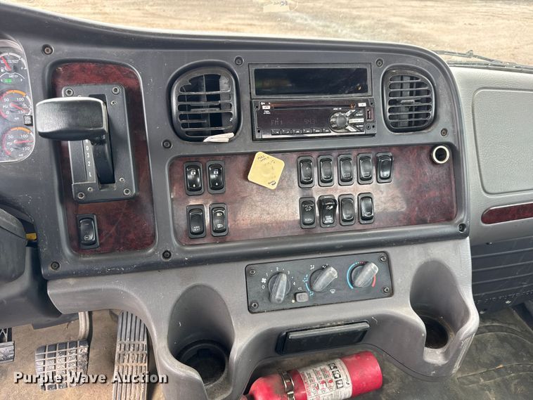 image for item EM8171 2018 Freightliner Business Class M2 rollback truck