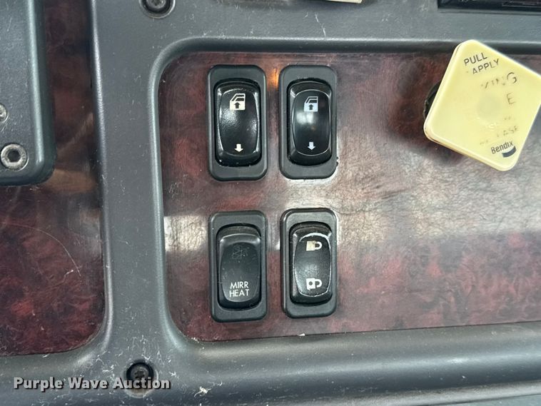 image for item EM8171 2018 Freightliner Business Class M2 rollback truck