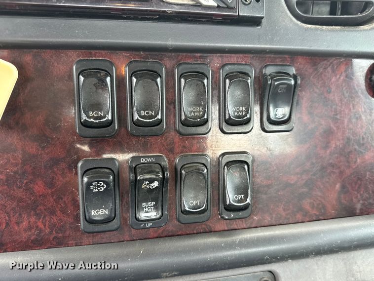 image for item EM8171 2018 Freightliner Business Class M2 rollback truck