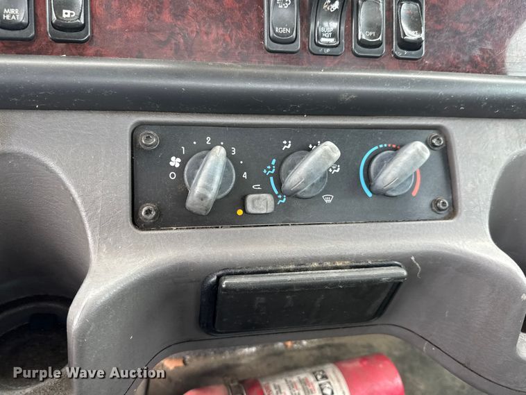 image for item EM8171 2018 Freightliner Business Class M2 rollback truck