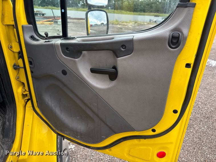 image for item EM8171 2018 Freightliner Business Class M2 rollback truck