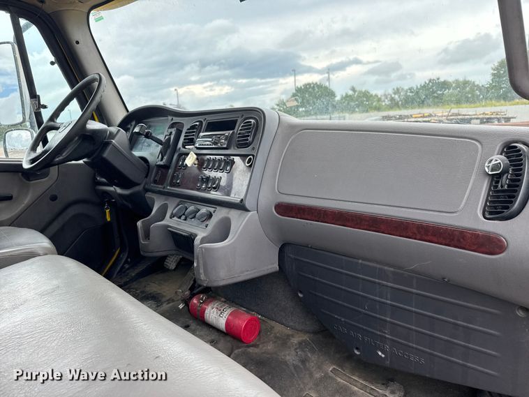 image for item EM8171 2018 Freightliner Business Class M2 rollback truck