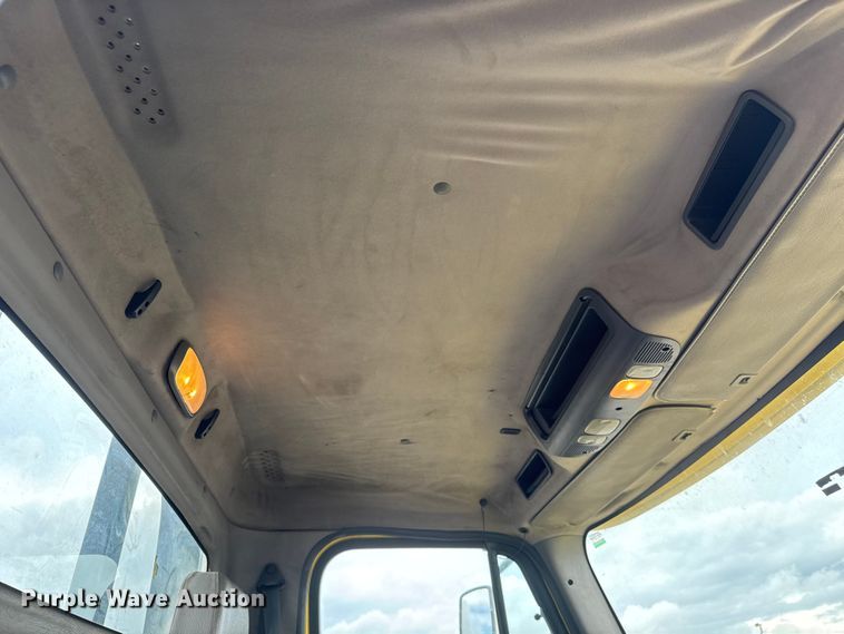 image for item EM8171 2018 Freightliner Business Class M2 rollback truck