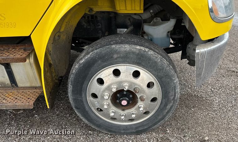 image for item EM8171 2018 Freightliner Business Class M2 rollback truck