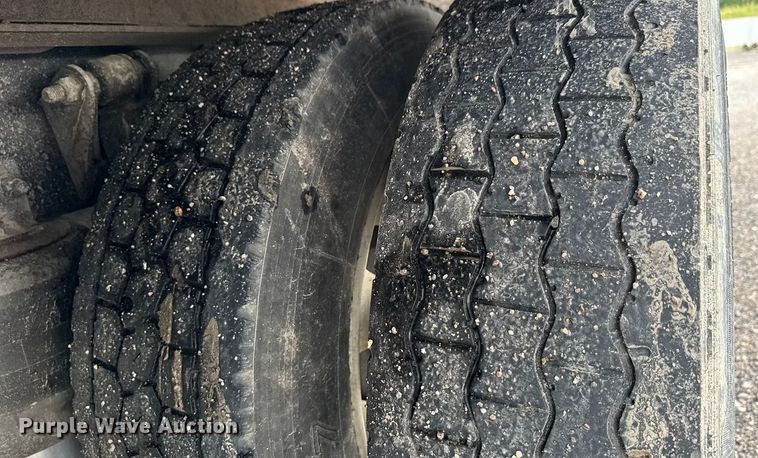 image for item EM8171 2018 Freightliner Business Class M2 rollback truck