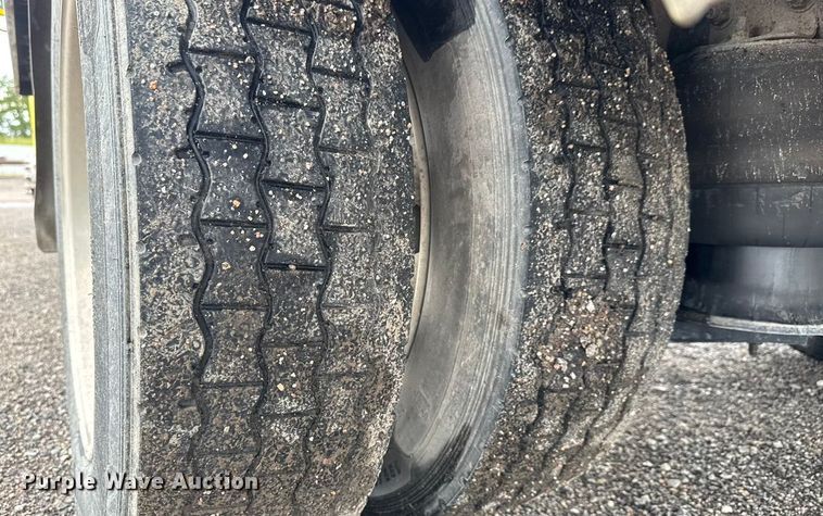 image for item EM8171 2018 Freightliner Business Class M2 rollback truck