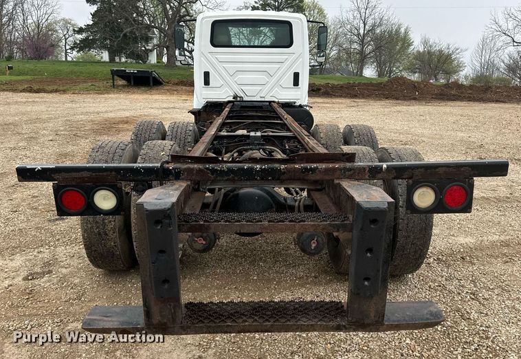 image for item EN4500 2006 International 4400 truck cab and chassis