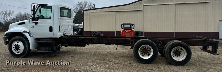 image for item EN4500 2006 International 4400 truck cab and chassis