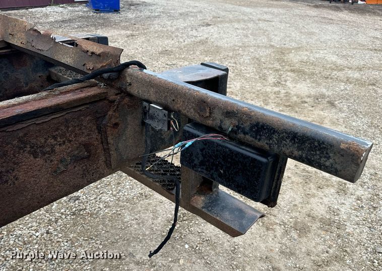 image for item EN4500 2006 International 4400 truck cab and chassis