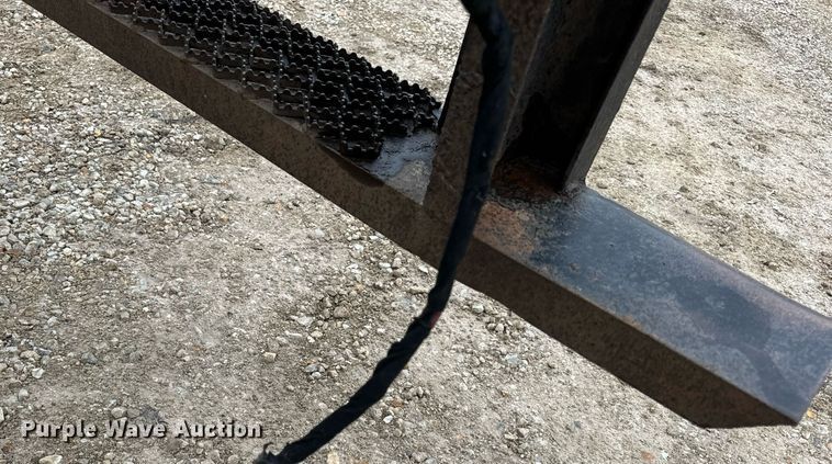 image for item EN4500 2006 International 4400 truck cab and chassis