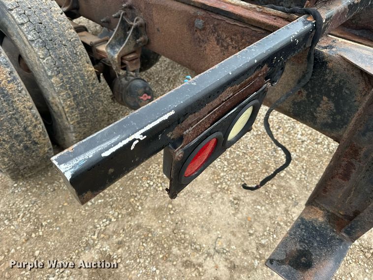 image for item EN4500 2006 International 4400 truck cab and chassis