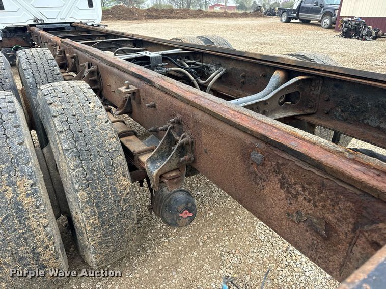 image for item EN4500 2006 International 4400 truck cab and chassis