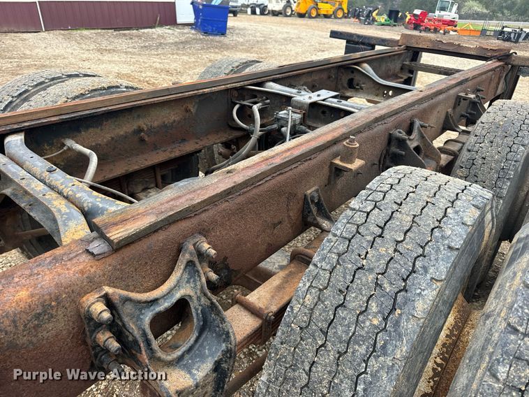 image for item EN4500 2006 International 4400 truck cab and chassis