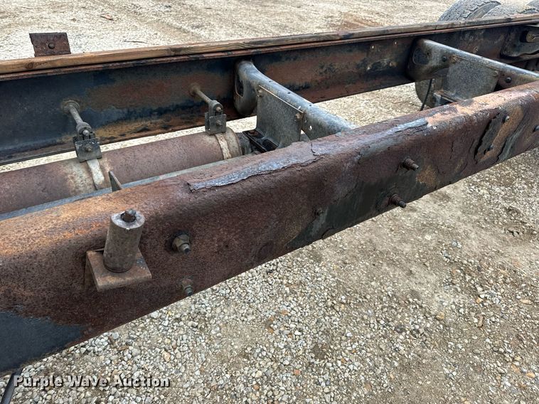 image for item EN4500 2006 International 4400 truck cab and chassis