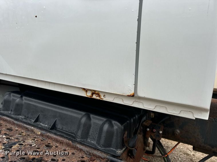 image for item EN4500 2006 International 4400 truck cab and chassis