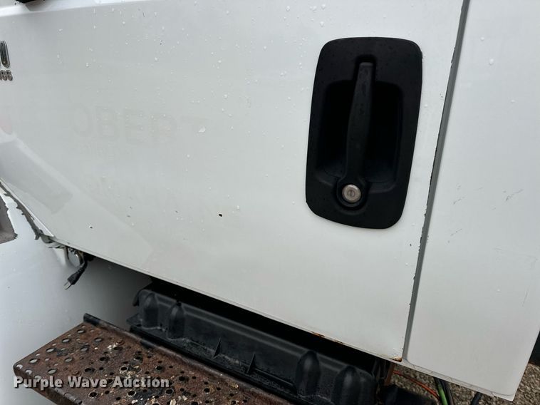 image for item EN4500 2006 International 4400 truck cab and chassis