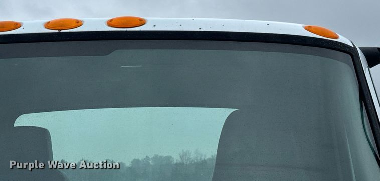 image for item EN4500 2006 International 4400 truck cab and chassis