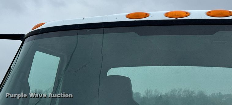 image for item EN4500 2006 International 4400 truck cab and chassis