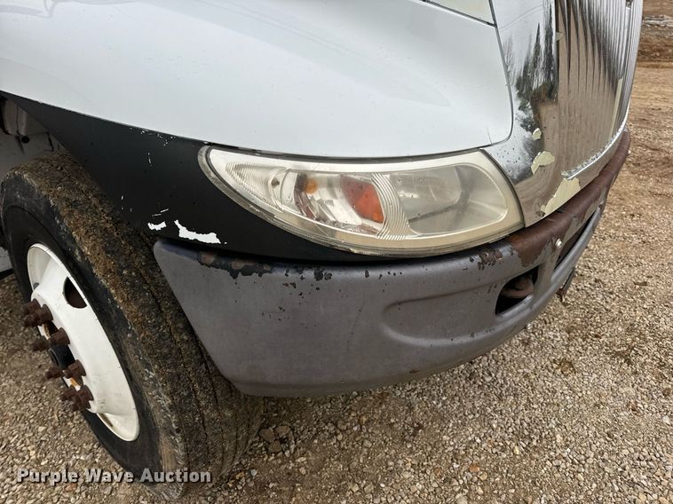 image for item EN4500 2006 International 4400 truck cab and chassis