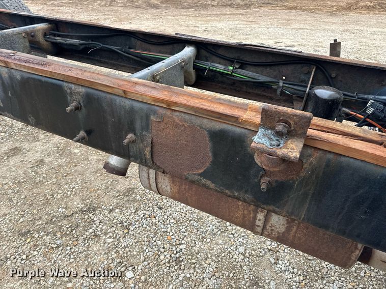 image for item EN4500 2006 International 4400 truck cab and chassis