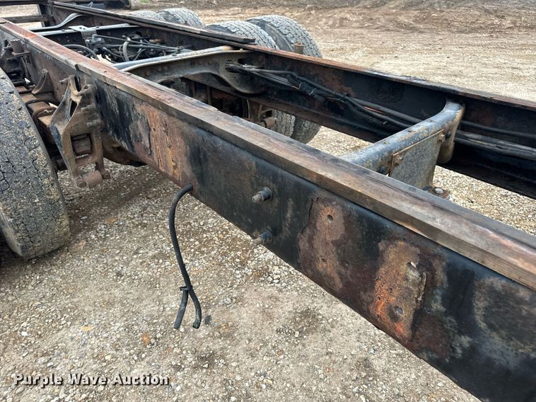 image for item EN4500 2006 International 4400 truck cab and chassis