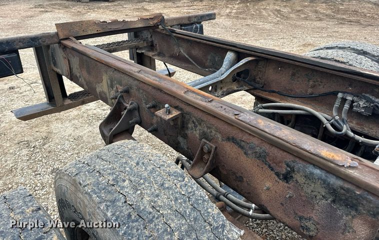 image for item EN4500 2006 International 4400 truck cab and chassis