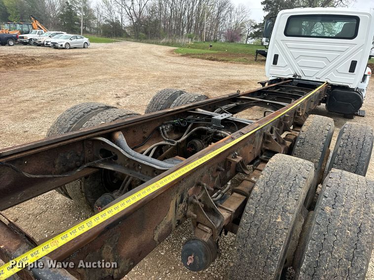 image for item EN4500 2006 International 4400 truck cab and chassis