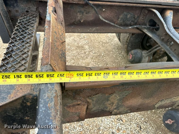 image for item EN4500 2006 International 4400 truck cab and chassis