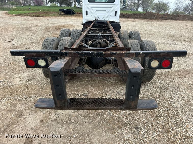 image for item EN4500 2006 International 4400 truck cab and chassis