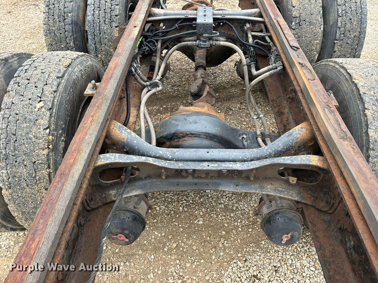 image for item EN4500 2006 International 4400 truck cab and chassis