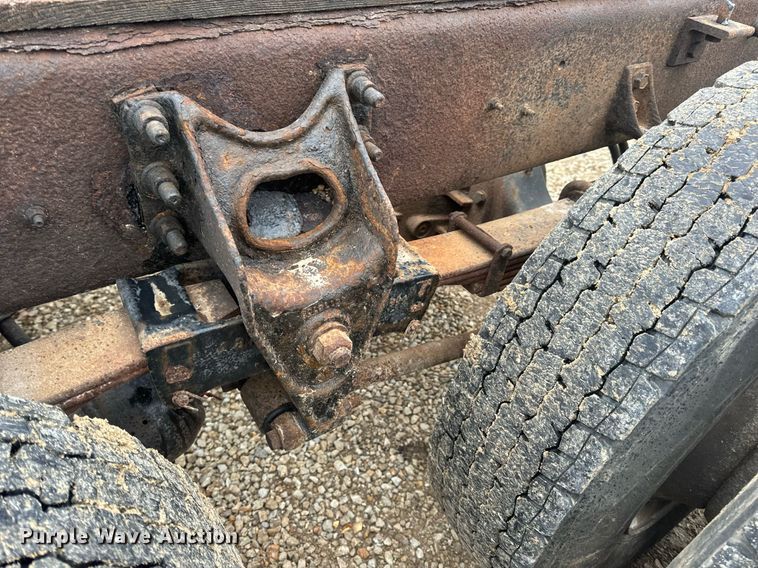 image for item EN4500 2006 International 4400 truck cab and chassis